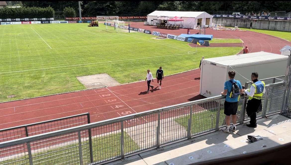 VIDEO - Lungo colloquio tra Di Lorenzo e il team manager Santoro a fine allenamento