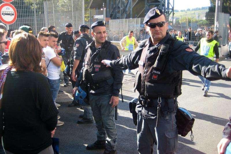 VIDEO - Forza Nuova ed Ultrà a Roma, scontri al Circo Massimo: assenti gli ultrà del Napoli