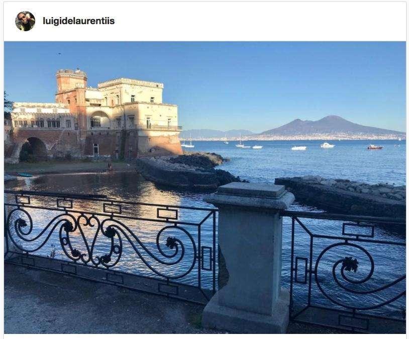 FOTO - Luigi De Laurentiis si gode lo spettacolo di Posilippo: "La quiete prima della tempesta"