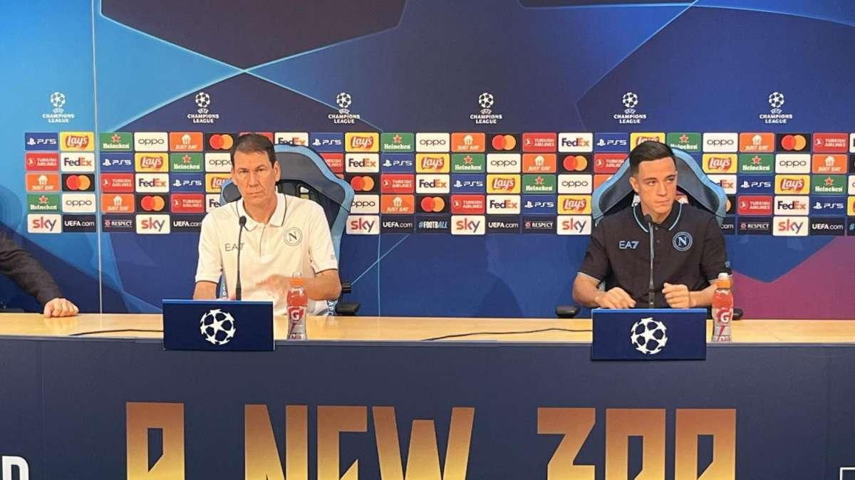 RILEGGI LIVE - Garcia: "Rosa molto forte! Osimhen rientra domani, Raspa può fare 4 ruoli! Su Lindstrom...". Raspadori: "Il mister mi ha dato tanto"