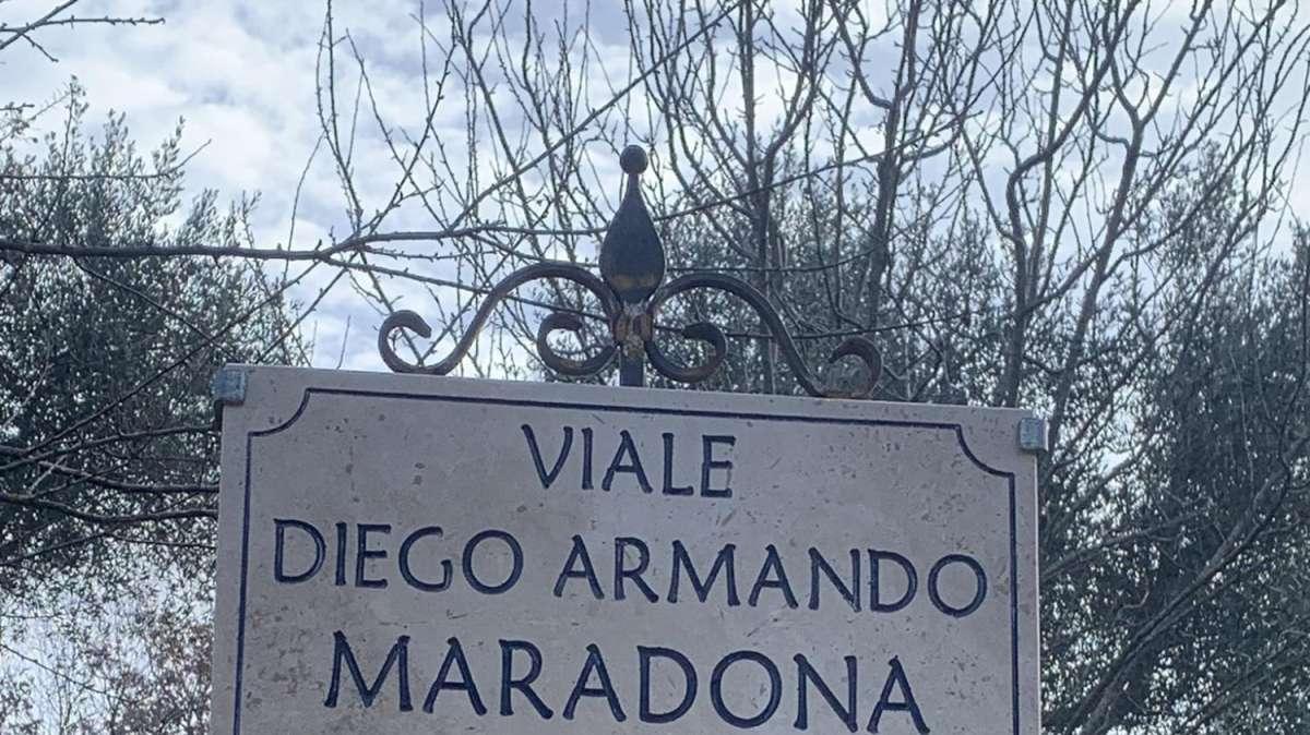 "Viale Maradona, è per te": dedica da brividi di Incocciati per l'argentino