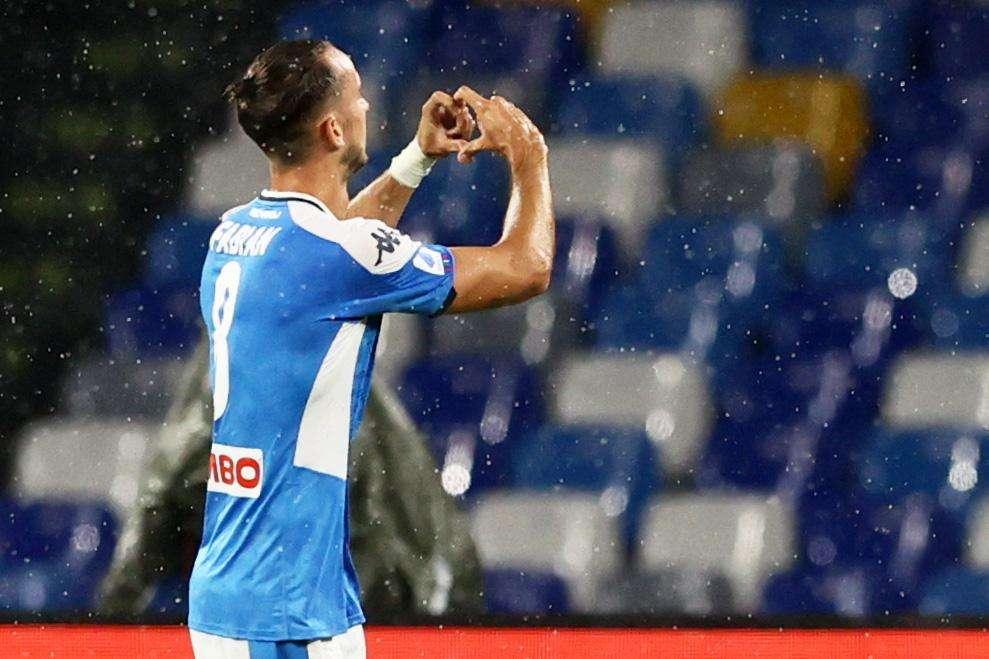 FOTOGALLERY - Dalle esultanze dei goleador agli scontri fisici: Napoli-Lazio dal prato del San Paolo