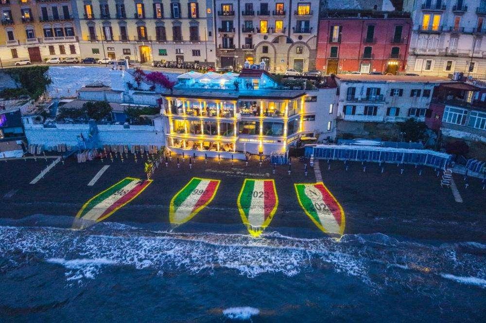 Festa Scudetto, lo spettacolo di Posillipo: proiettato sulla spiaggia il 4° Scudetto