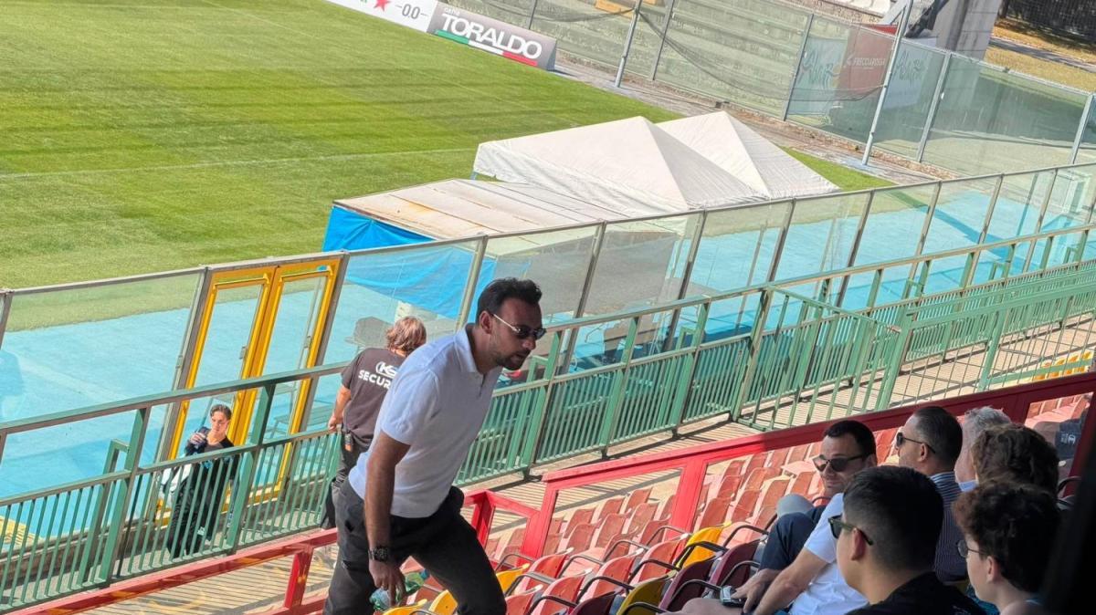 Castel di Sangro, Manna in tribuna per l'allenamento mattutino