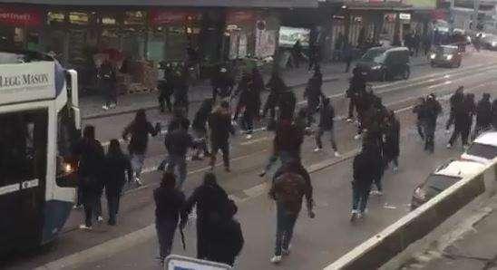 VIDEO - Scontri a Zurigo: napoletani e svizzeri a contatto a 1km dallo stadio 