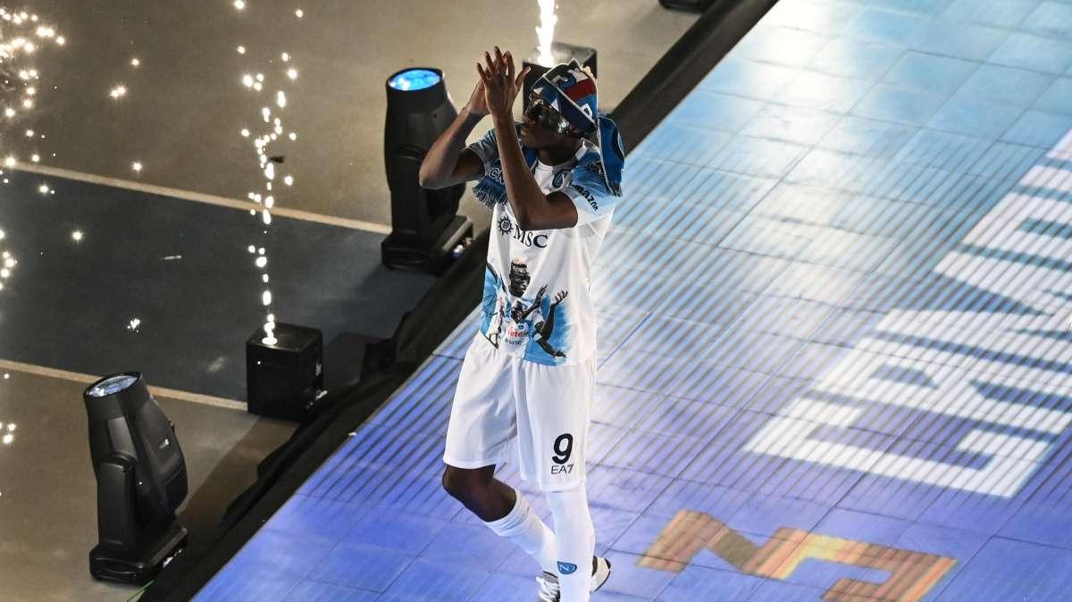 Osimhen: "Guardate la gente sugli spalti, sensazioni fantastiche! Un orgoglio superare Weah"