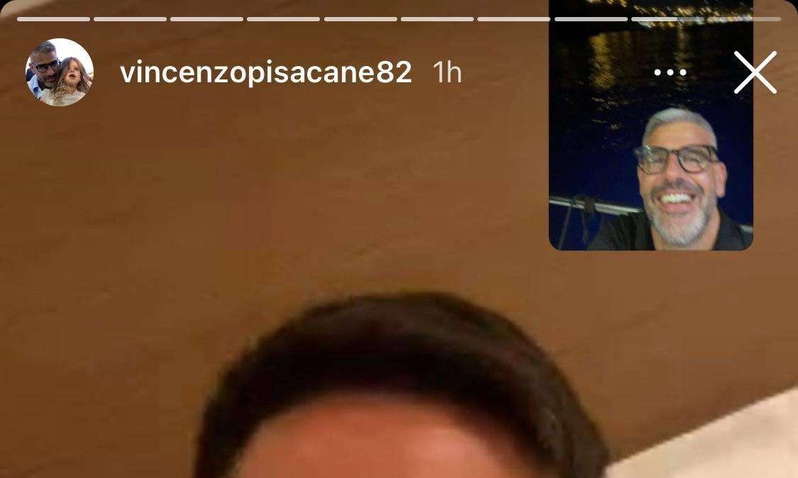 FOTO - Insigne e l’agente Pisacane sorridenti in videochiamata: lo scatto sui social