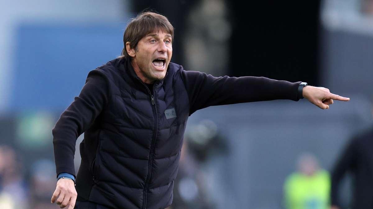 Ultimi due cambi: Conte tenta la mossa disperata con i due centravanti
