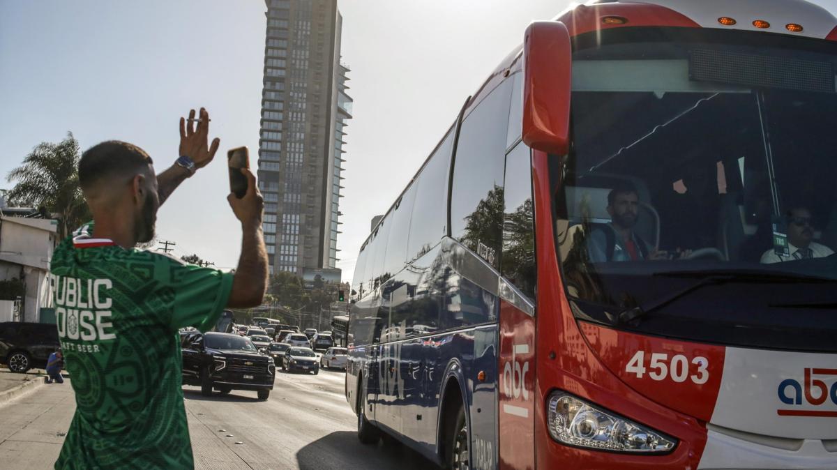 Caos ai Mondiali: hacker legati all'Iran minacciano di colpire i pullman delle squadre