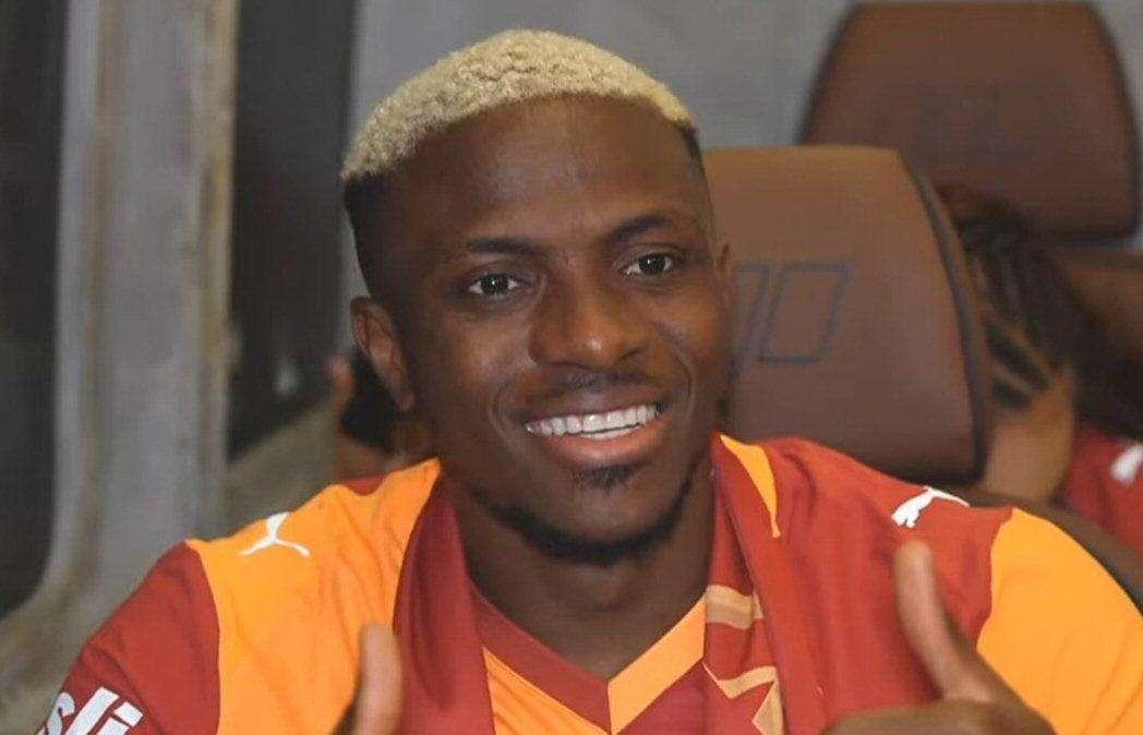 Osimhen a Istanbul, le sue prime parole: "Che emozione, torno nel posto che amo"