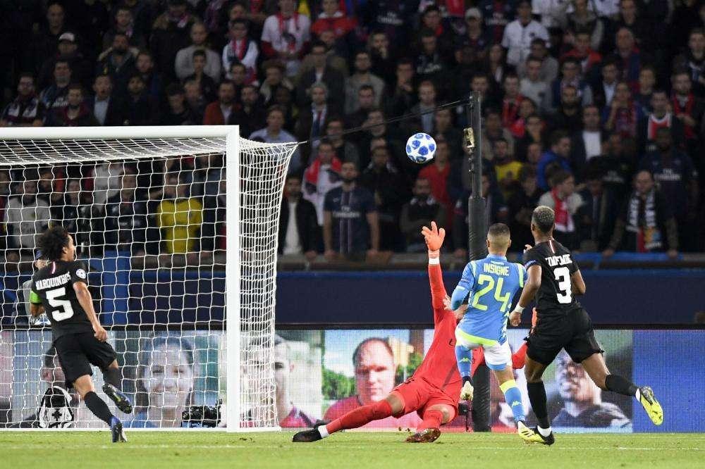 Bar Azzurro - Notte quasi perfetta a Parigi: ora tutti tessono le lodi del Napoli! Juve-'ndrangheta, tutto in sordina...
