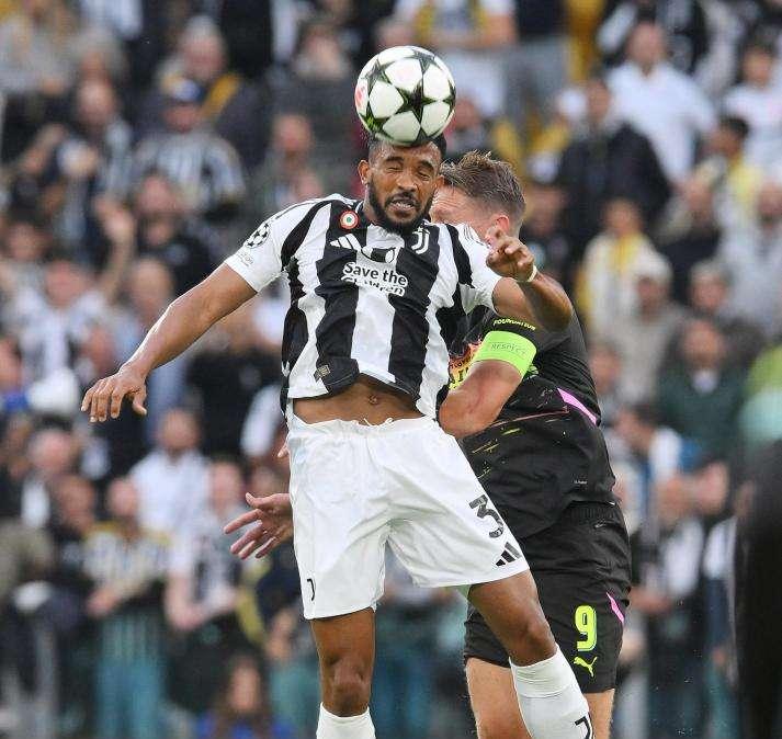 Juve, Bremer al J Medical in stampelle: sensazioni negative per l'infortunio