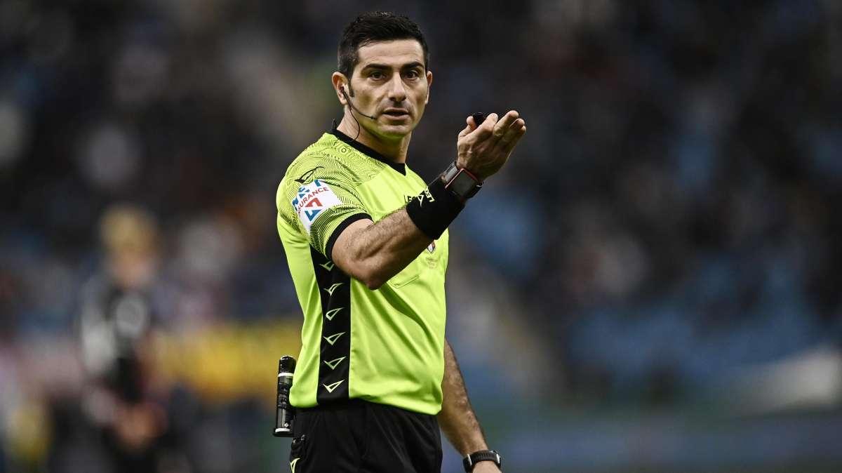 L'Arbitro Maresca: "Presto i tifosi ascolteranno i colloqui in campo col Var"