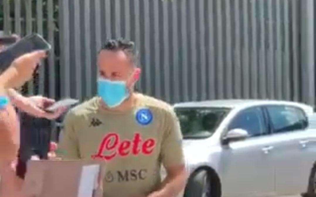 VIDEO TN - "Ospina, Ospina!": David non resiste al richiamo dei tifosi e si ferma per dei selfie