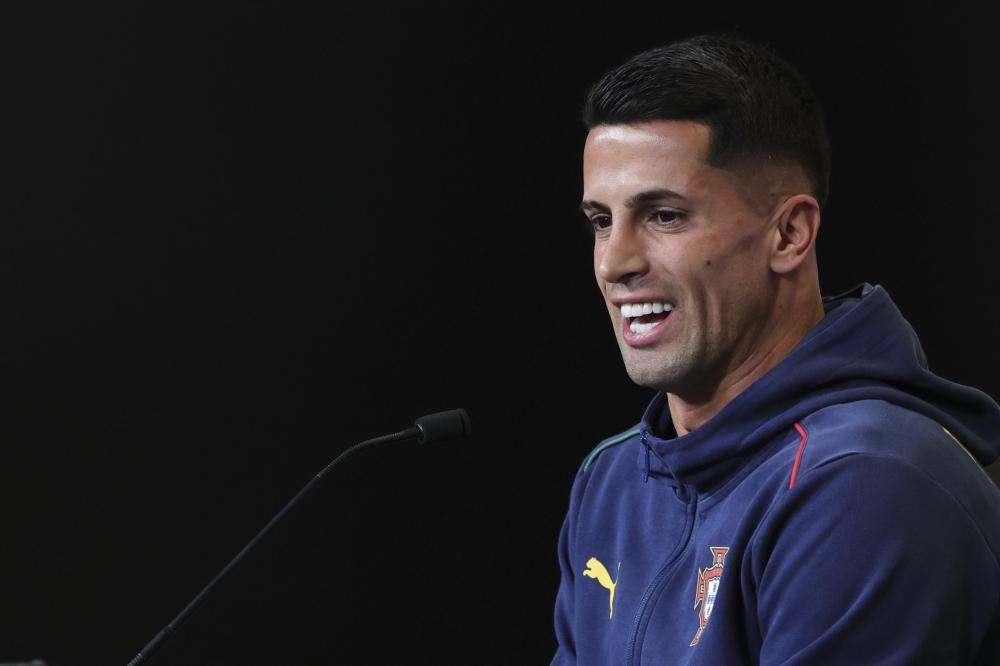 Cancelo, niente Inter: l’esterno lascia l’Al Hilal e torna al Barcellona 