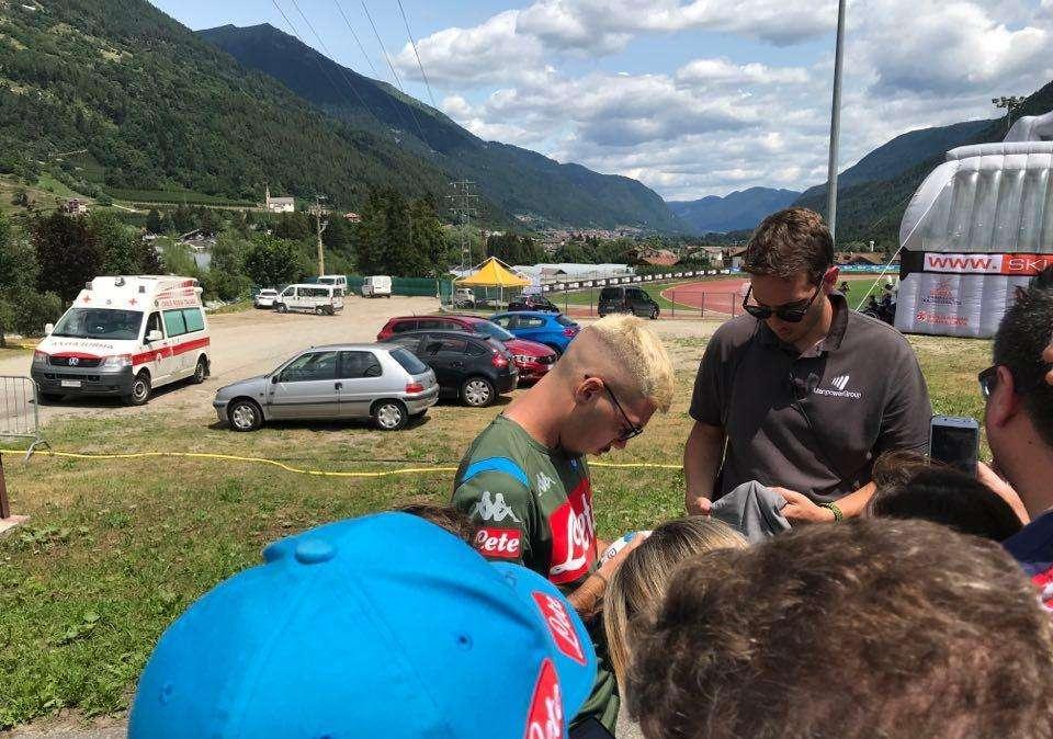 FOTO - Bagno di folla per Milik, Vinicius e Gaetano per la sessione di autografi 
