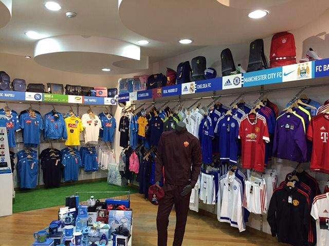 L'essenza del calcio la si vive nelle maglie delle squadre. Soccer Time lo store per tutti gli amanti del gioco più bello del mondo