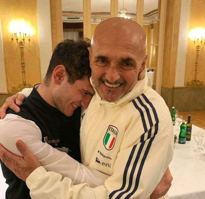 FOTO - "Tifo per il Napoli", e Spalletti lo abbraccia subito: racconto da brividi di un tifoso