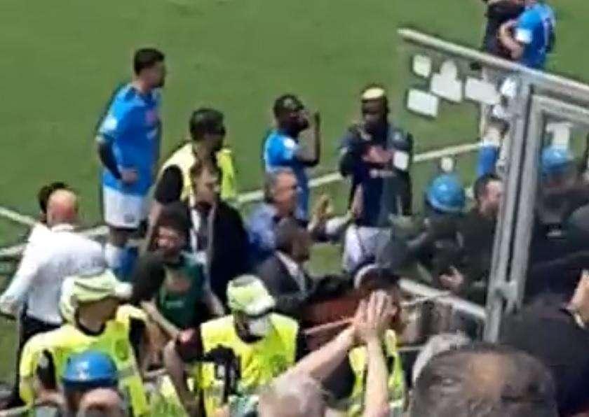 VIDEO - Clamoroso al Picco, scontri tra tifoserie: partita sospesa. Giocatori cercano di placare gli animi