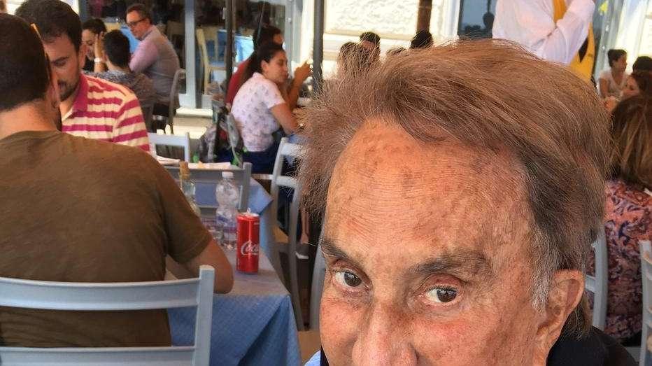Lutto nel mondo del giornalismo: è morto Emilio Fede, aveva 94 anni