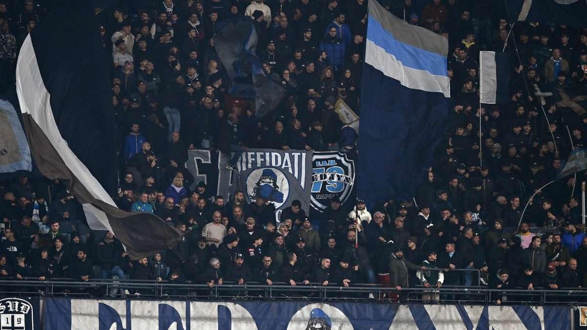 UFFICIALE - Scontri sull'A1, due mesi di stop alle trasferte dei tifosi di Napoli e Roma: il comunicato del Ministero