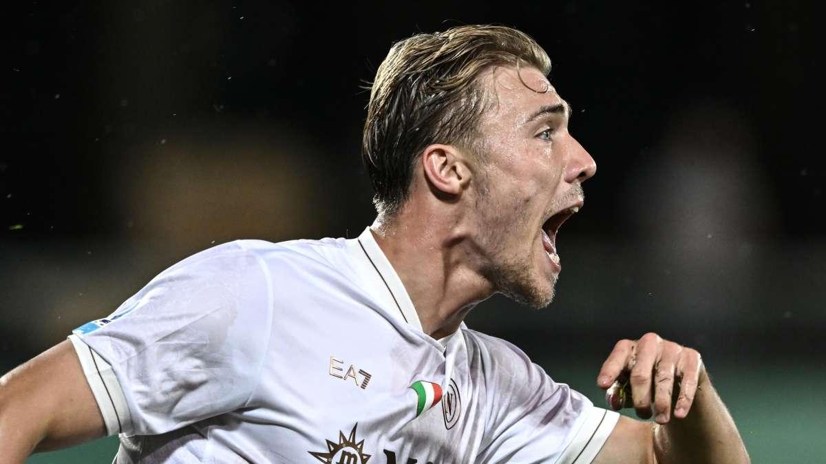 Hojlund, non solo il gol: dai passaggi ai duelli vinti, numeri al top al debutto