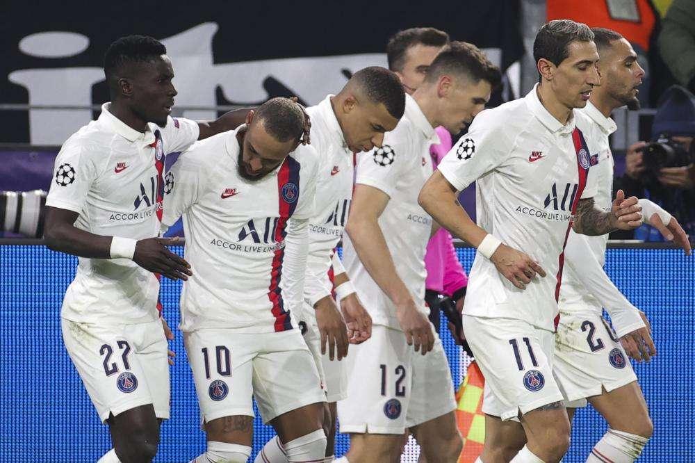 Psg, festa fino a notte fonda dopo il ko: è polemica in Francia