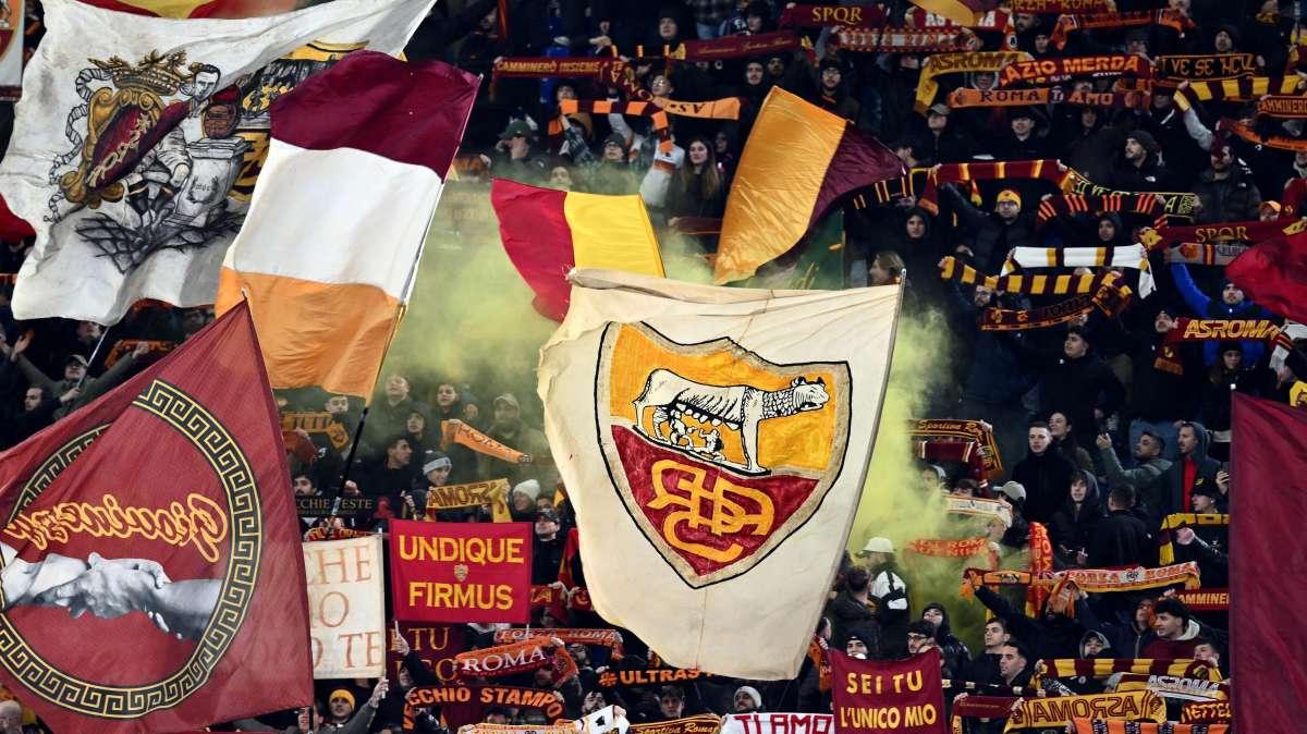 “Vesuvio lavali col fuoco”, vergogna all’Olimpico: cori beceri durante Roma-Midtjylland