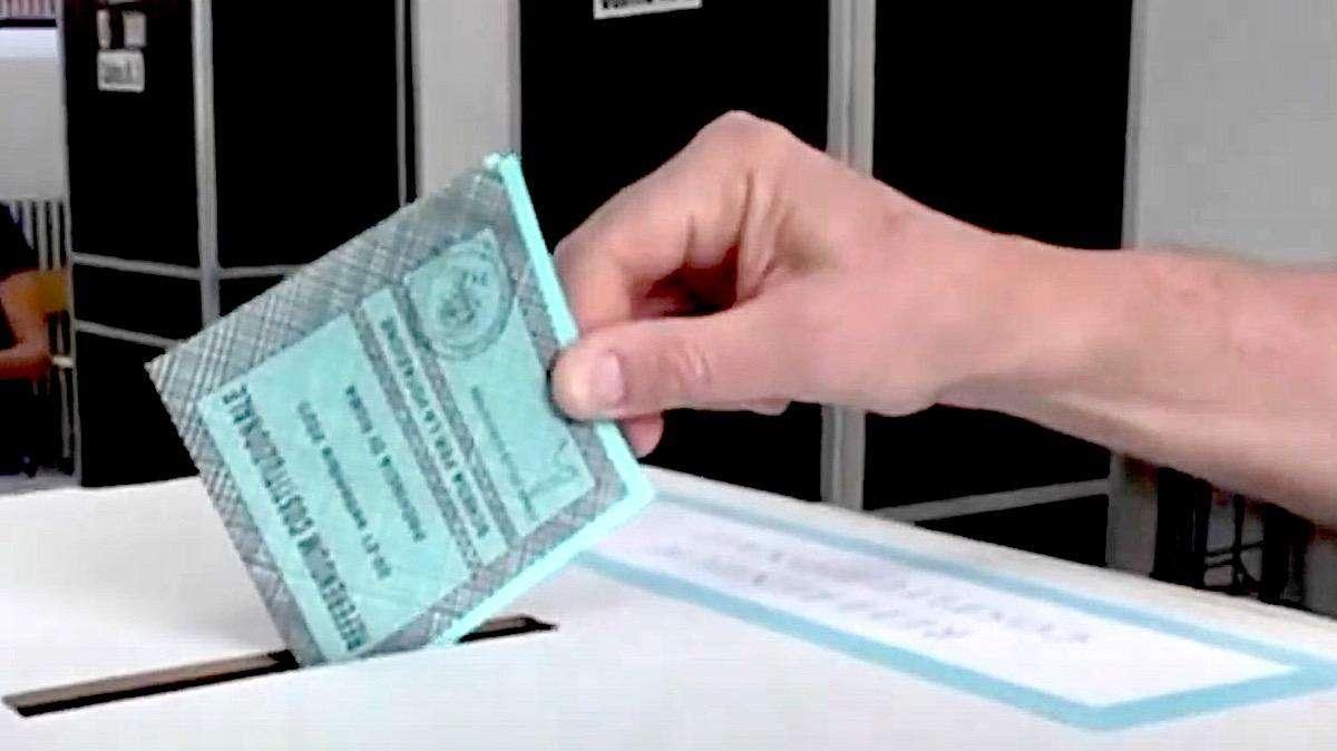 Elezioni Regionali Campania, affluenza al voto molto bassa: il dato
