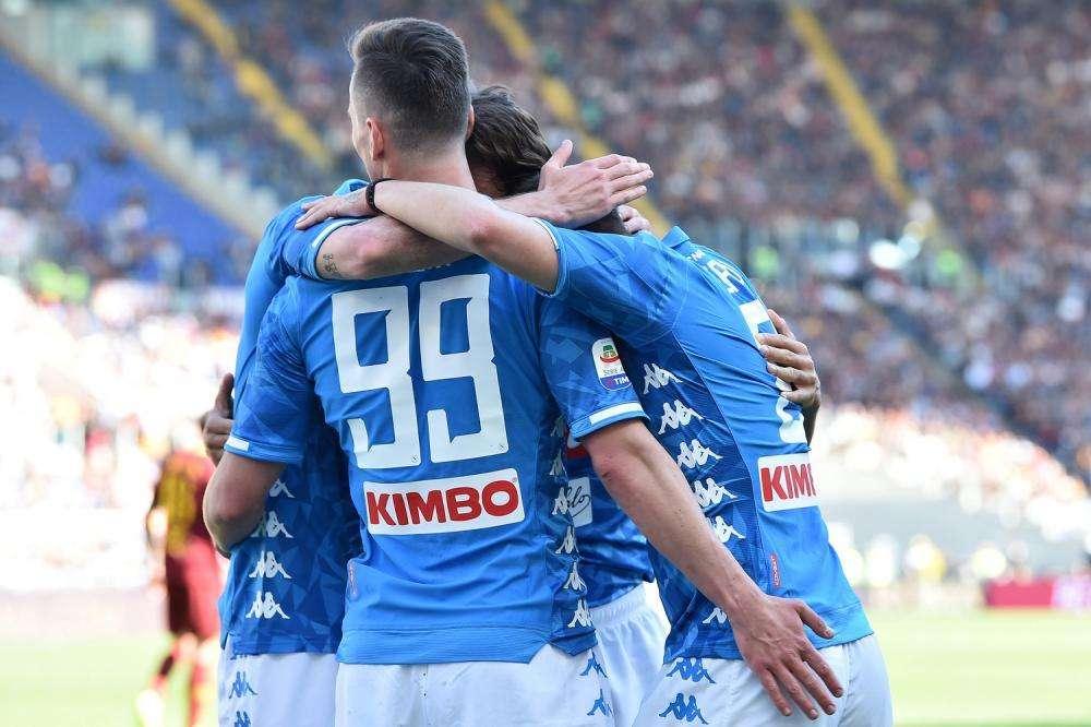 Prova di forza del Napoli. Vittoria, gioco e anche qualche errore. Calvarese da mettere in naftalina 
