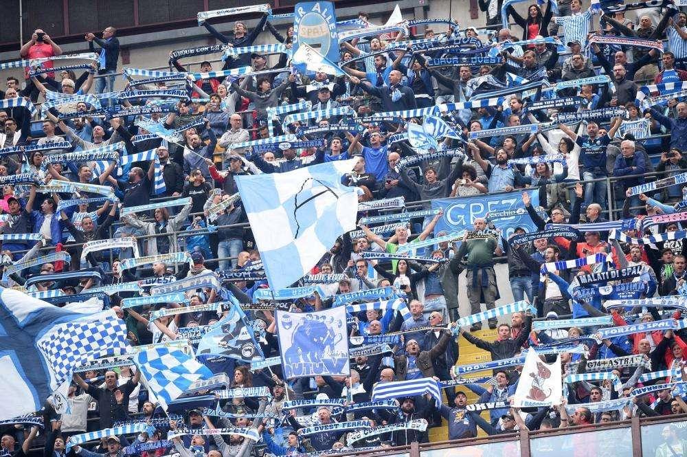 "Mio fratello è anconetano": il coro dei tifosi della SPAL confonde i partenopei sul web