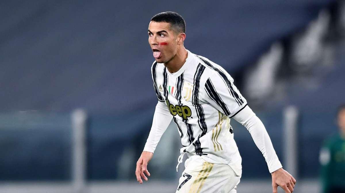 FOTO - Ronaldo pubblica la foto con Diego: "Eterno genio, mago senza pari! "