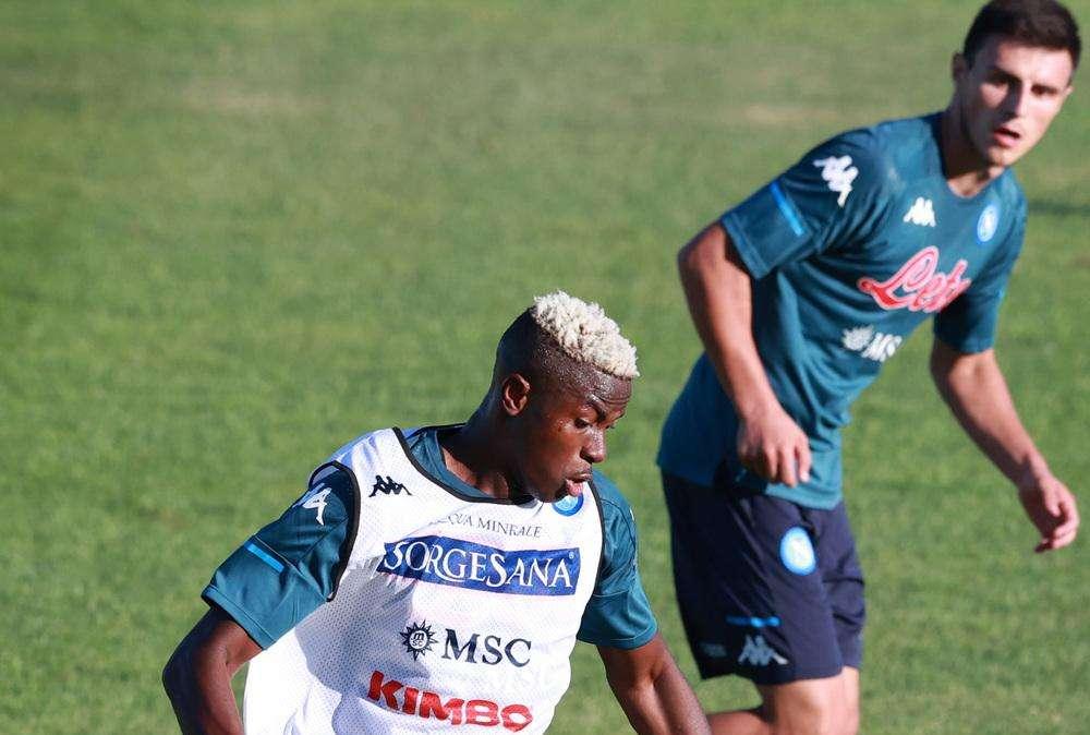 3 minuti e già doppietta Osimhen! Nigeriano devastante a campo aperto: impazzisce il pubblico