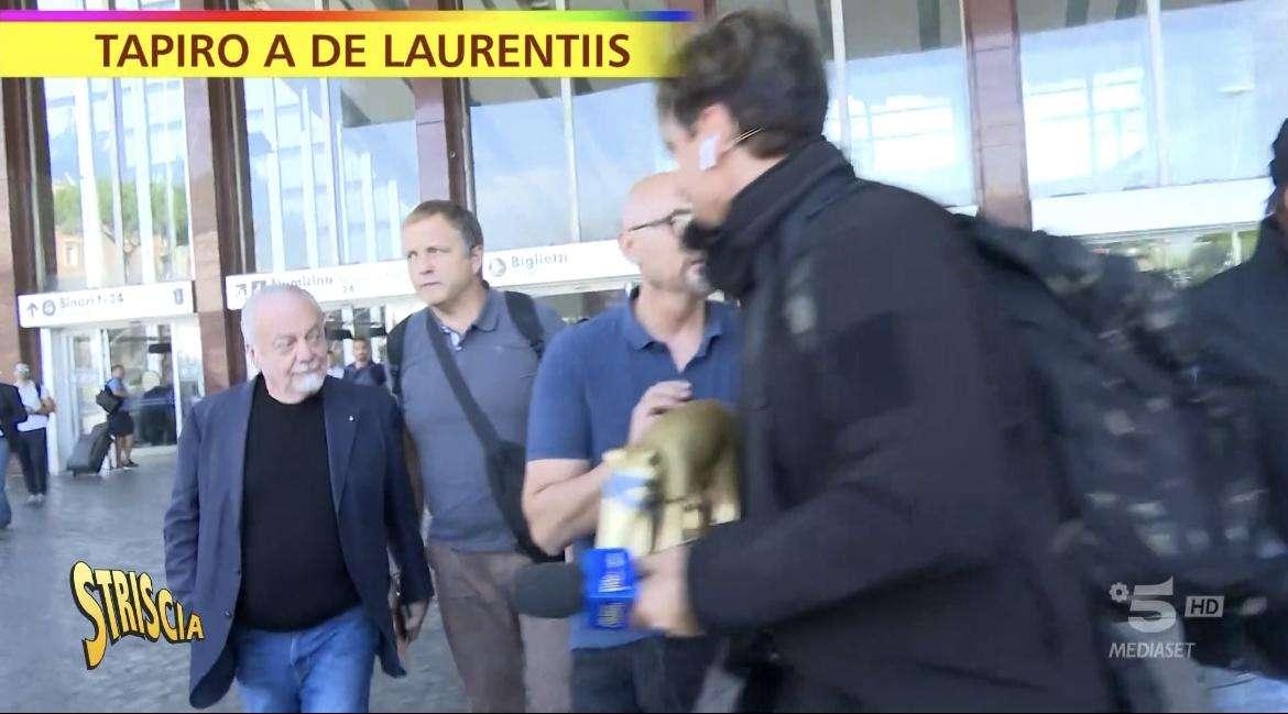 Striscia, Staffelli provoca: “Il Napoli sta diventando come la Juve”. ADL lo ignora e rifiuta Tapiro 