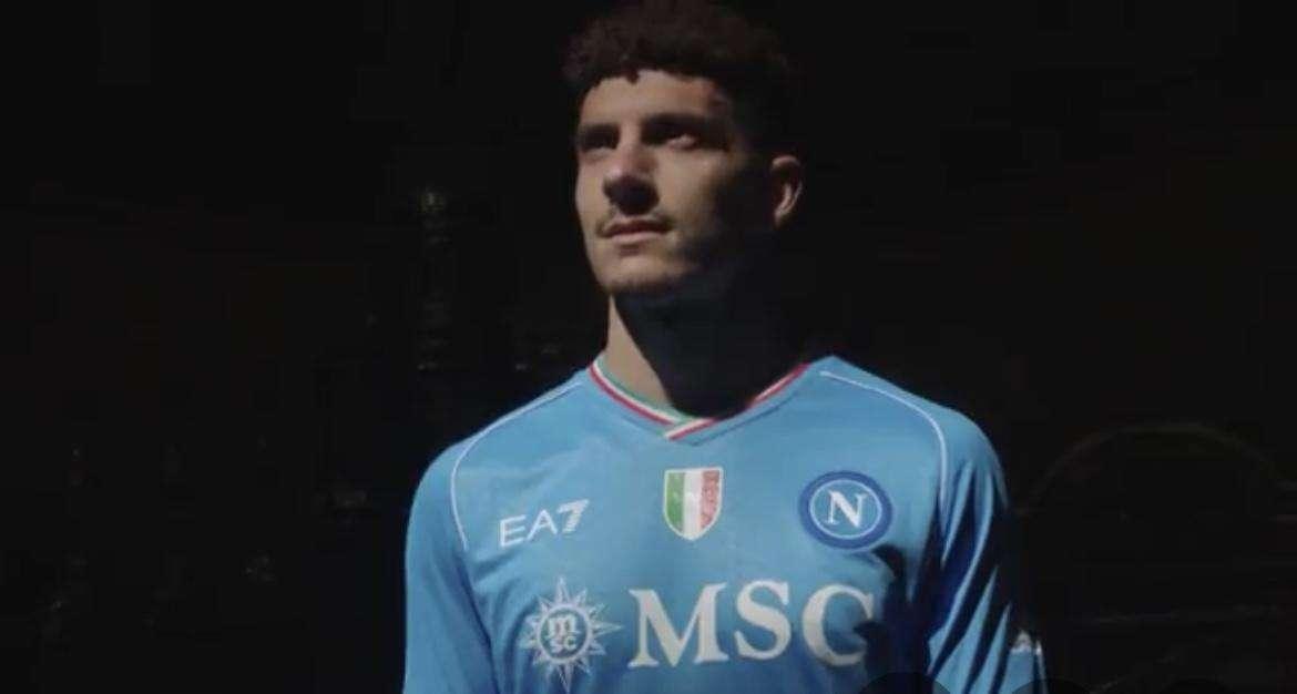 VIDEO - Di Lorenzo indossa la nuova maglia: “Vedere lo Scudetto sopra è bellissimo”
