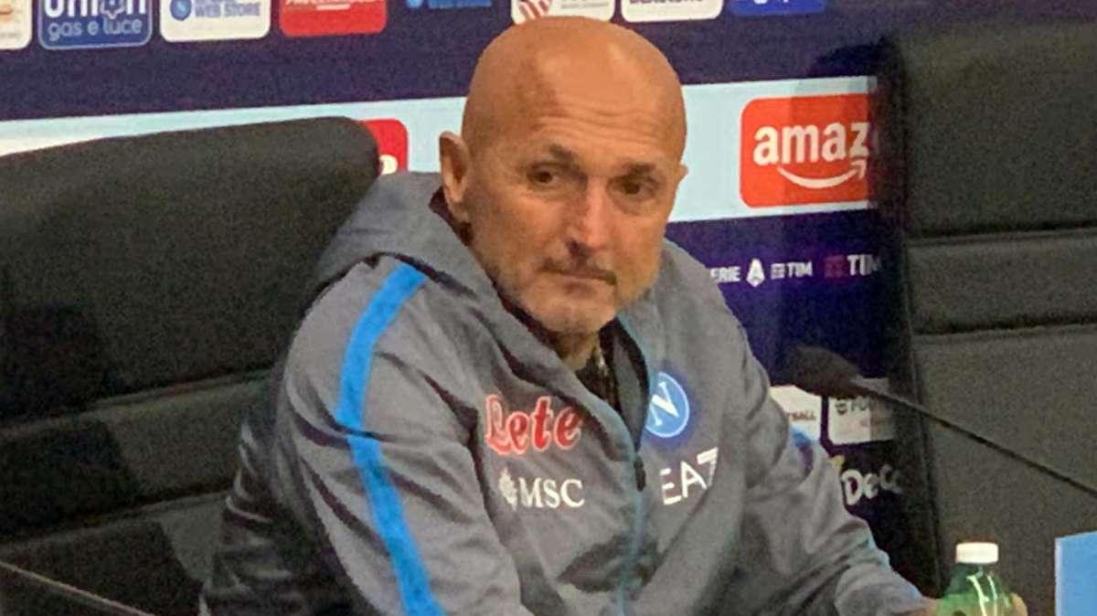 RILEGGI LIVE - Spalletti: "Mancano 5 vittorie, fino all'ultimo punto non è fatta. Meno motivati del Milan per i discorsi che fate! Lecce? Fa calcio totale! Sui tifosi, i cambi ed Osimhen..."