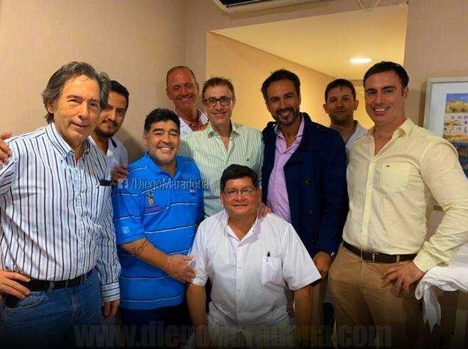 FOTO - Maradona sorride dopo l'operazione: messaggio di ringraziamento ai medici di Buenos Aires