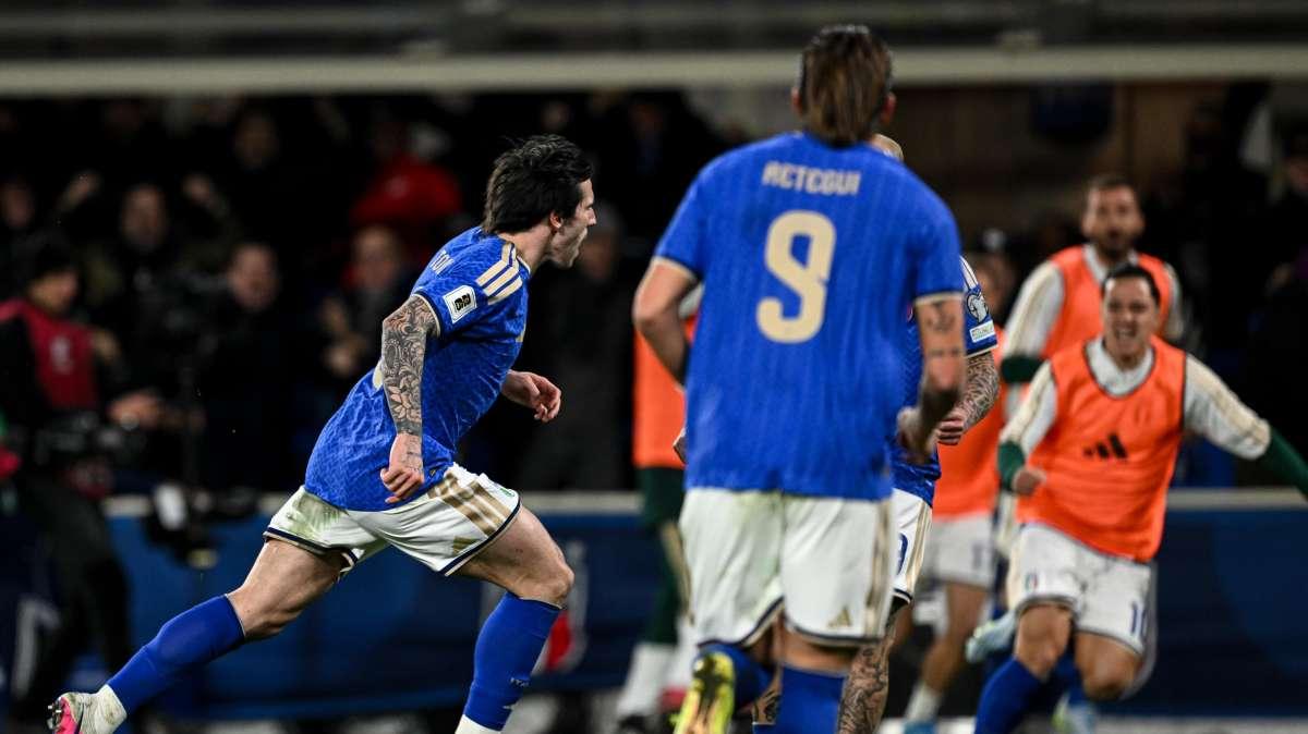 Italia in finale playoff! Non brilla ma si sveglia nella ripresa: 2-0 all'Irlanda del Nord