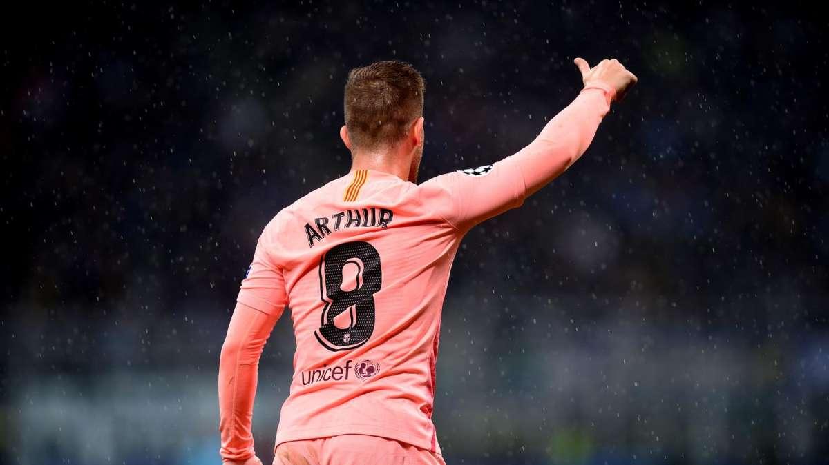 Tmw - Arthur non cambia idea: il giocatore non ascolta l'ultimatum del Barça e resta in Brasile