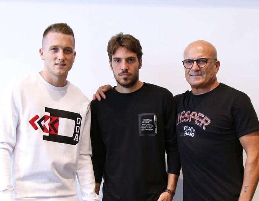 FOTO&VIDEO - Pomeriggio da DOOA per Verdi e Zielinski: scatta anche una sfida a calcio balilla...