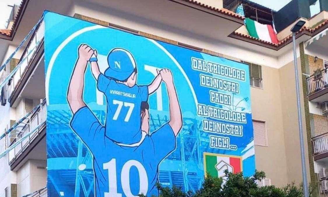 FOTO - Lo Scudetto a Marano: "Napoli primeggia ovunque". Poi la frase stupenda padre-figlio