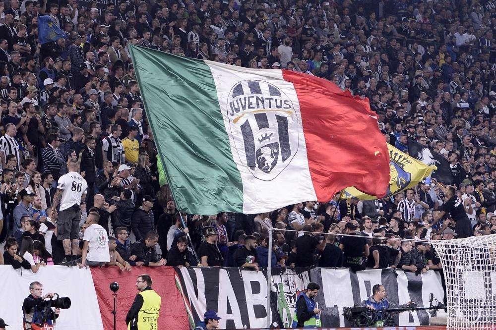 "Noi non siamo napoletani!": la Juve segna e i suoi tifosi si svegliano. La sfida è iniziata