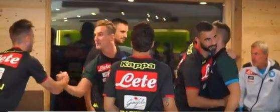 VIDEO SSCN - Milik e Zielinski riabbracciano i compagni a Dimaro: "I ragazzi sono tornati!"