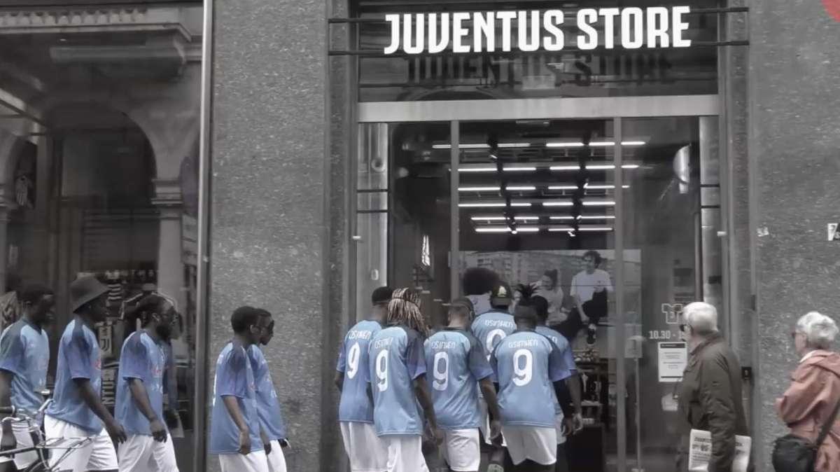 I cloni di Osimhen allo Juventus store, The Show svelano: "Era una candid, ma la Juve ci ha diffidato"