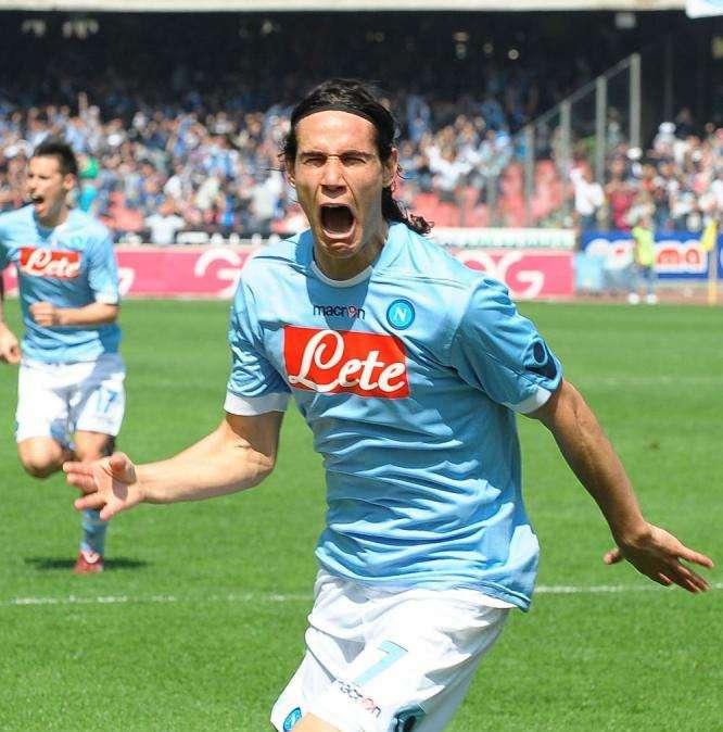 VIDEO - Cavani nostalgico: su Facebook il pallonetto per il 4-3 alla Lazio con "sfottò" a Muslera 