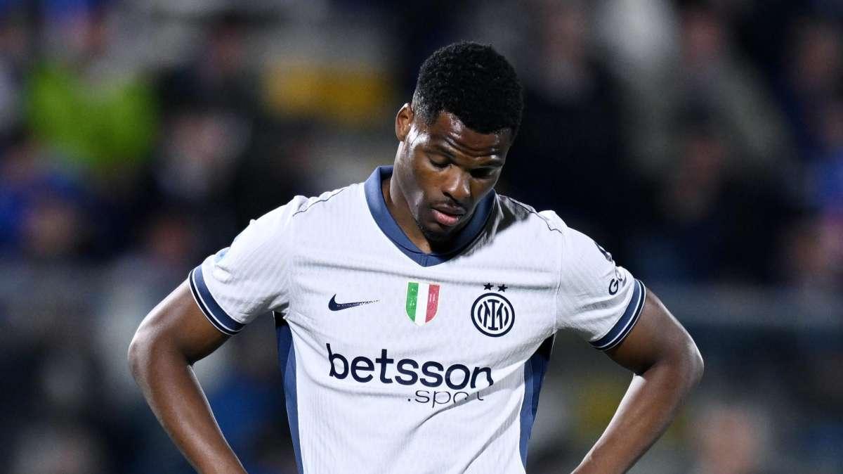 Inter-River Plate, nervi tesi nel finale: Chivu si lancia in campo per fermare Dumfries