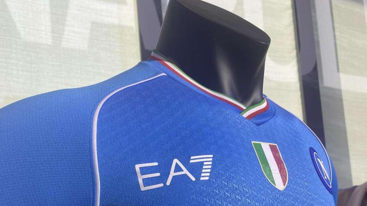 FOTO - Nuove maglie da allenamento in vendita da domani: info e dove acquistarle