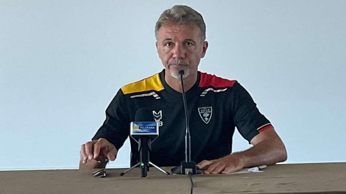 Lecce, Baroni in conferenza: "Servirà la partita perfetta in uno stadio incredibile con attacco pazzesco"