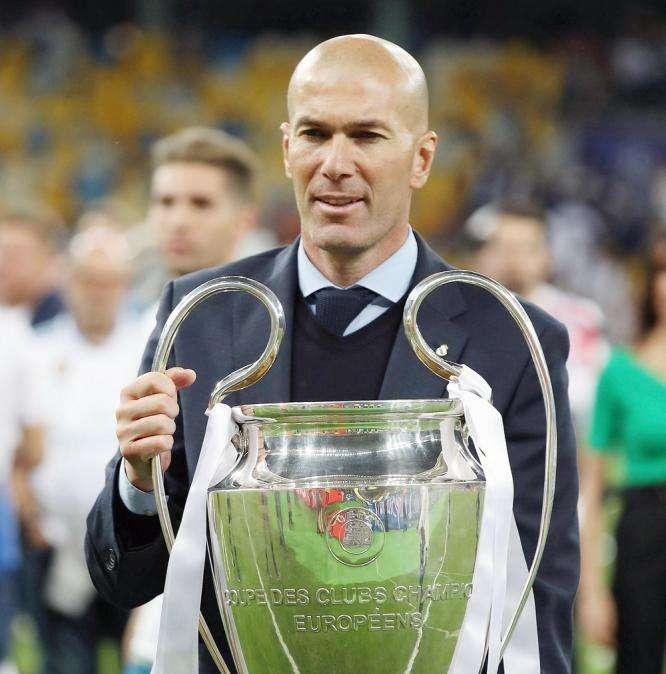 Real, Zidane continua a non rispondere alle domande su James: "Non ci penso"