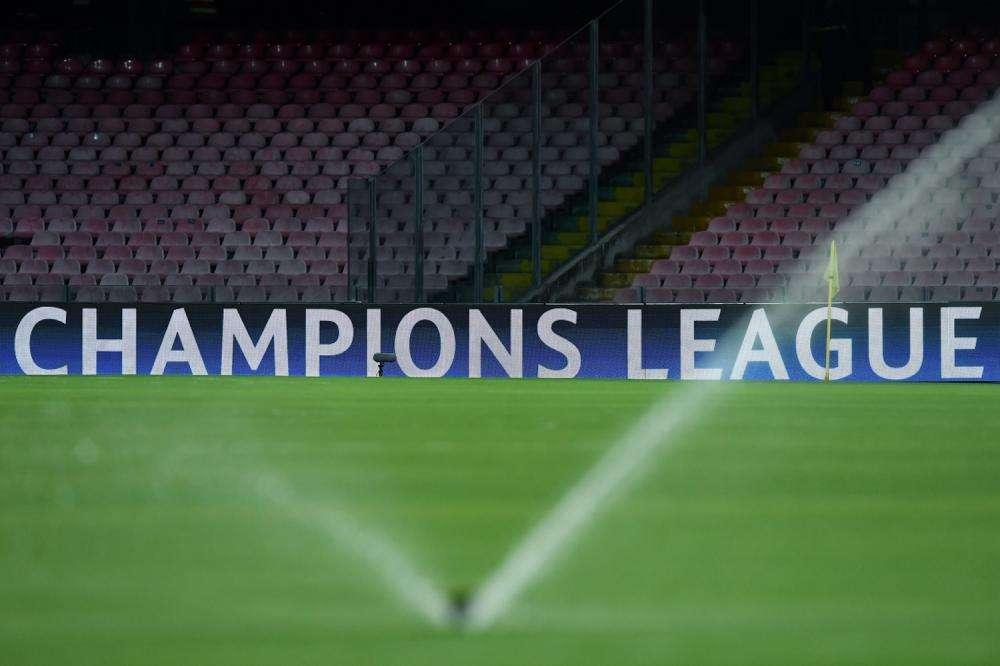 Lo Shakhtar vince in rimonta, il Feyenoord perde anche con un uomo in più. Azzurri terzi a -3 dagli ucraini 